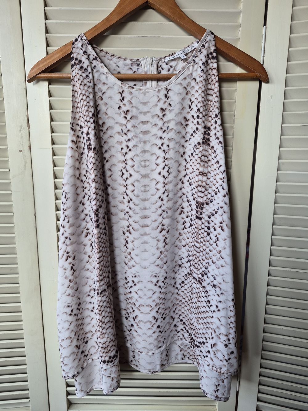 Violet & Claire Cream and Brown Snake Print Sleeveless Top Size Large